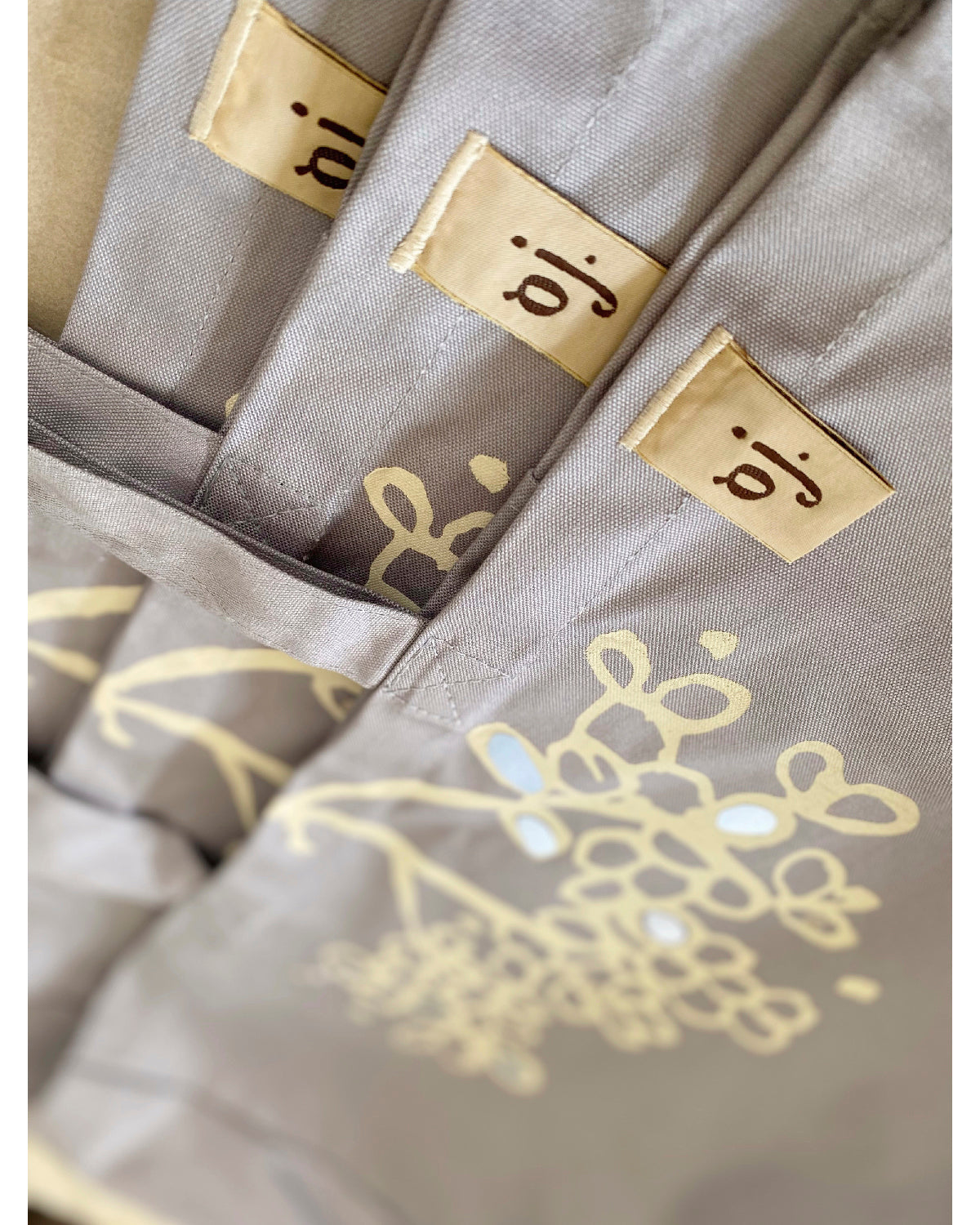 Reflective Canvas CARRIER